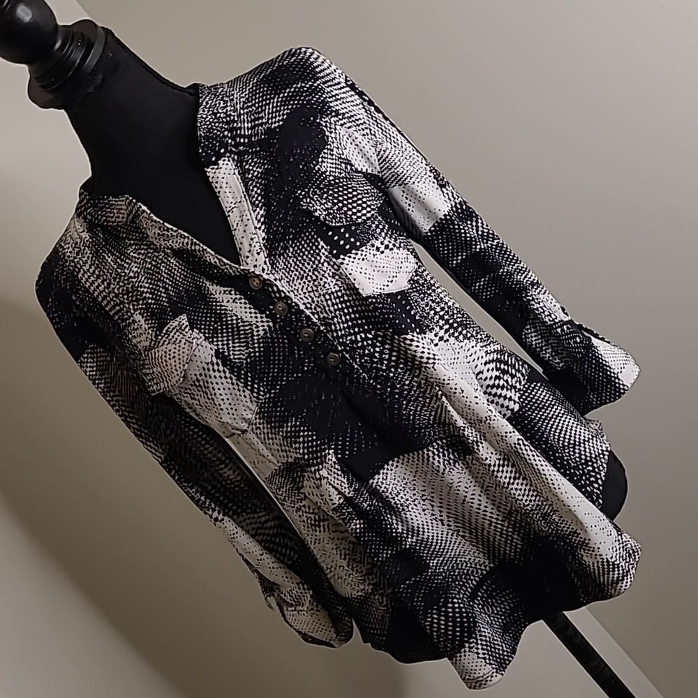 New Directions PL poly spandex blend abstract black /white print